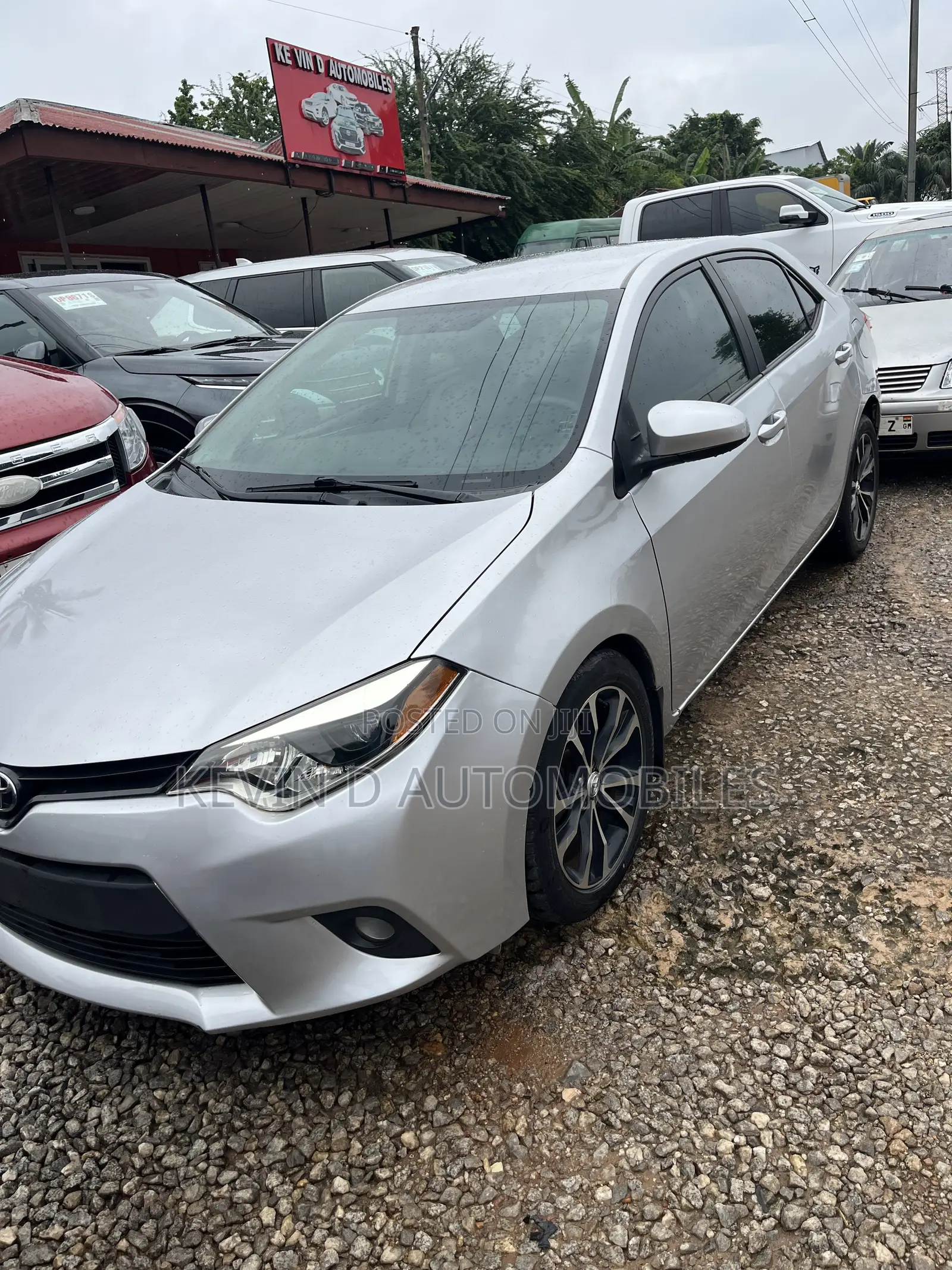 Toyota Corolla LE 4dr Sedan (1.8L 4cyl CVT) 2015 Silver