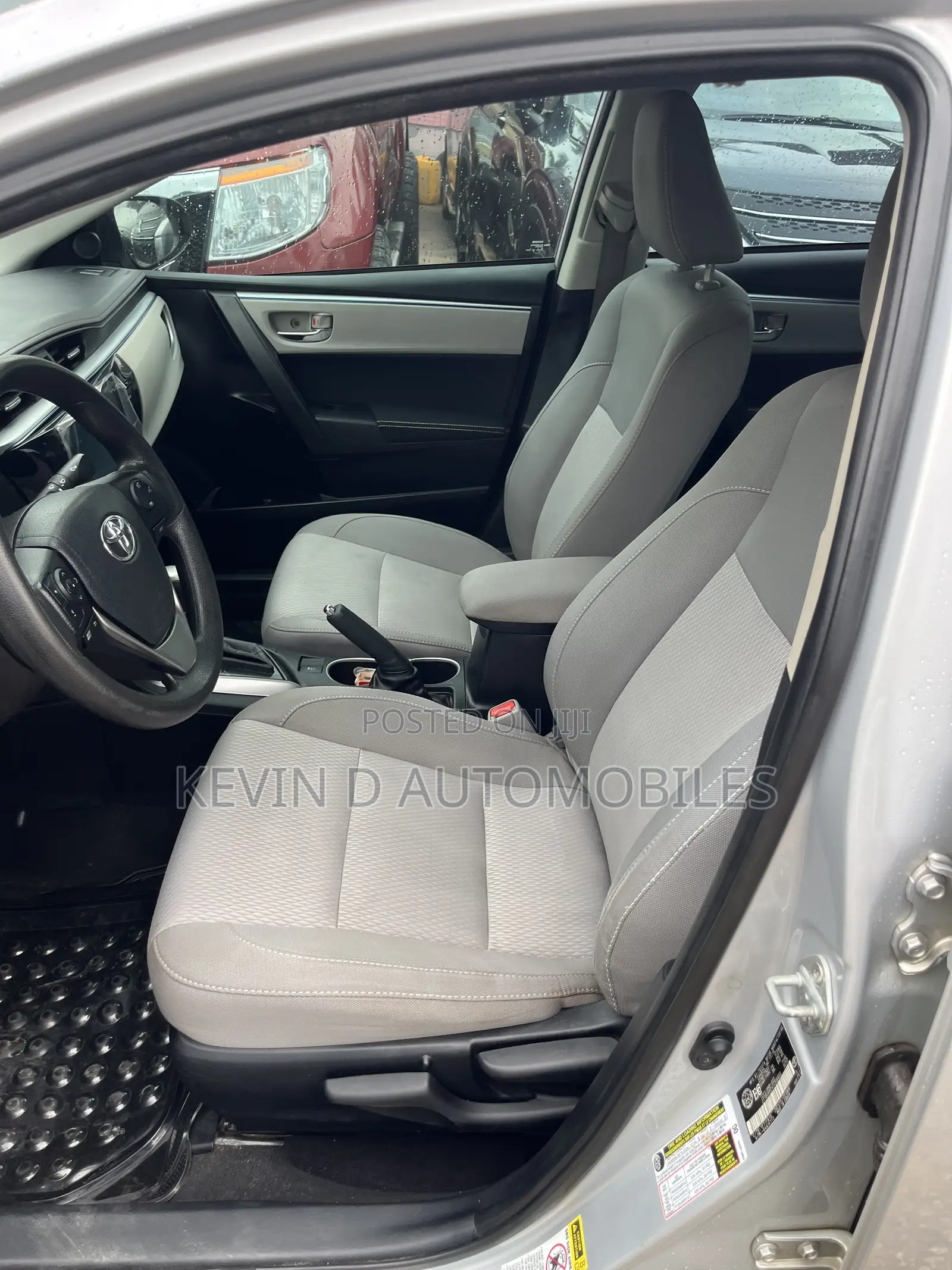 Toyota Corolla LE 4dr Sedan (1.8L 4cyl CVT) 2015 Silver