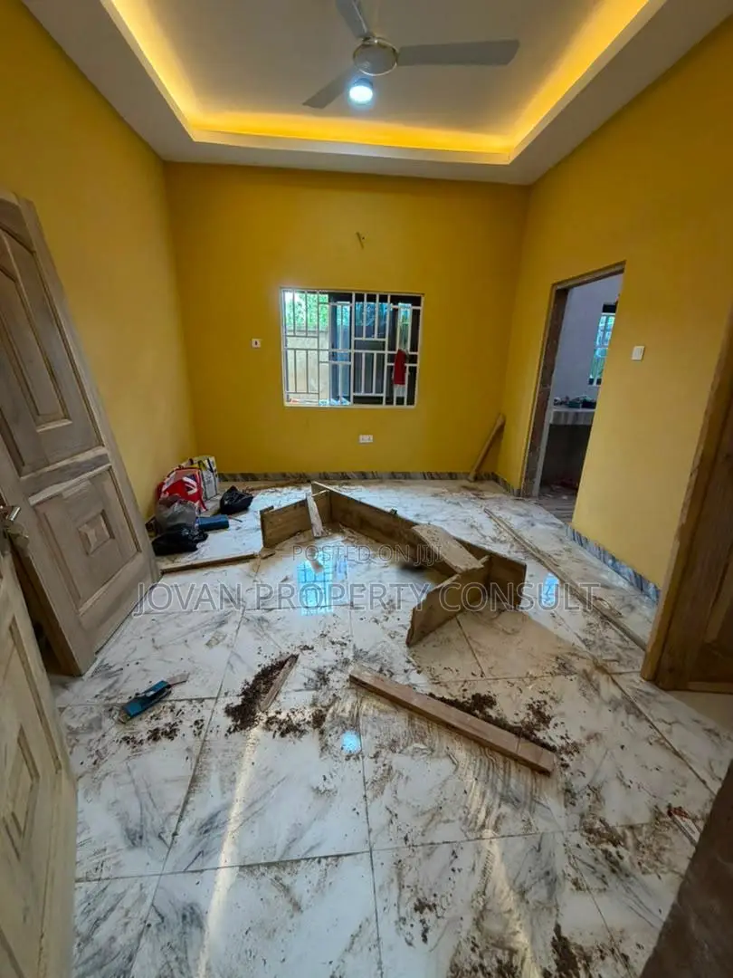 2bdrm Apartment in Ofankor, Barrier for rent