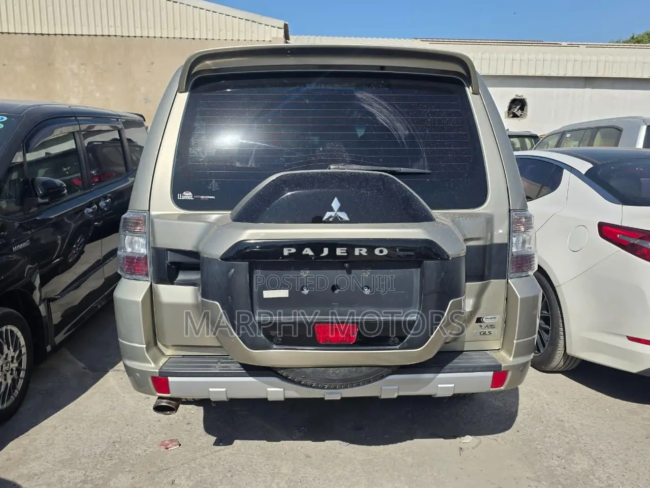 Mitsubishi Pajero 2016 Gold