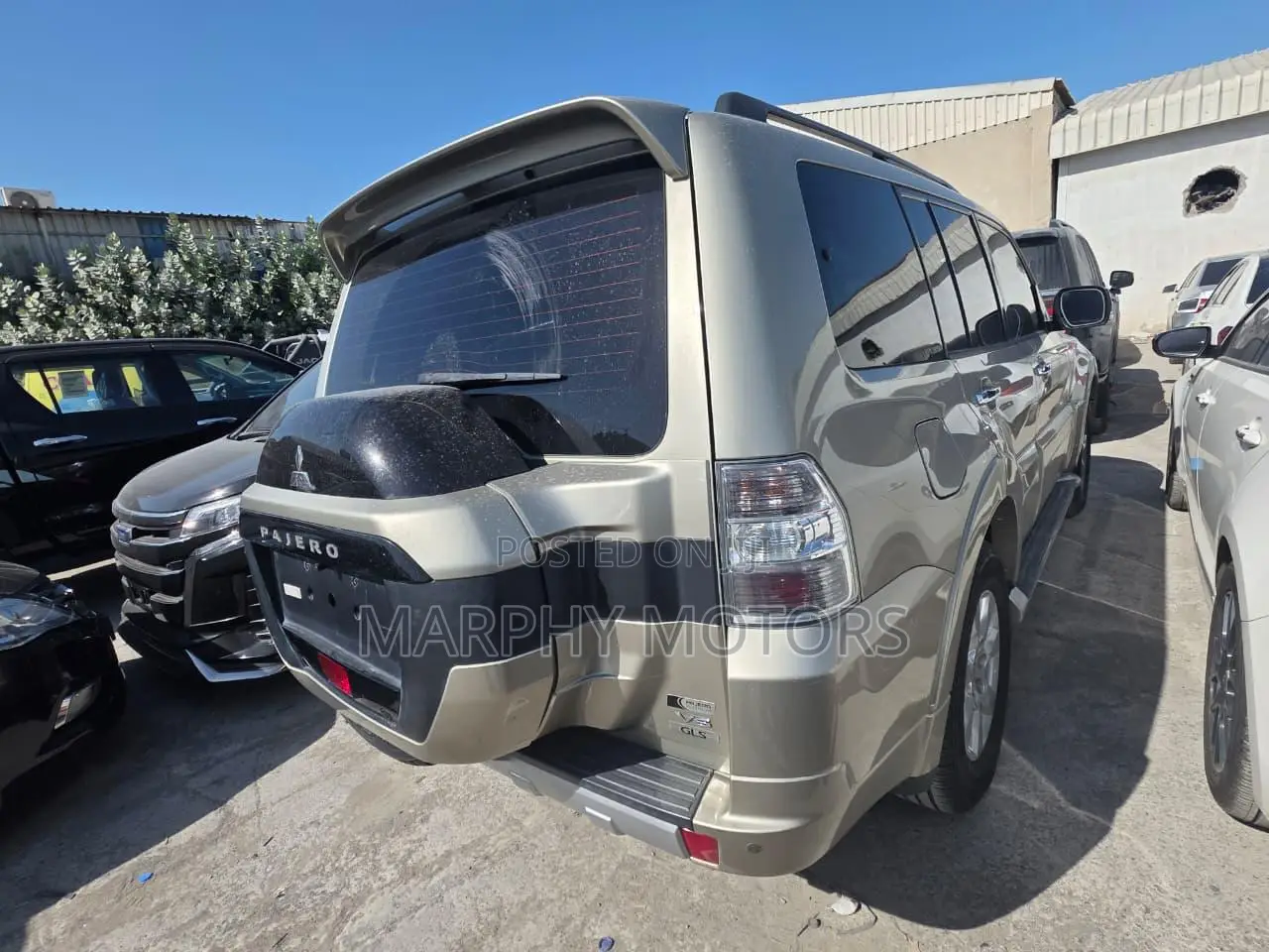 Mitsubishi Pajero 2016 Gold