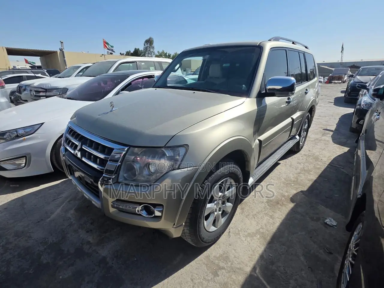 Mitsubishi Pajero 2016 Gold