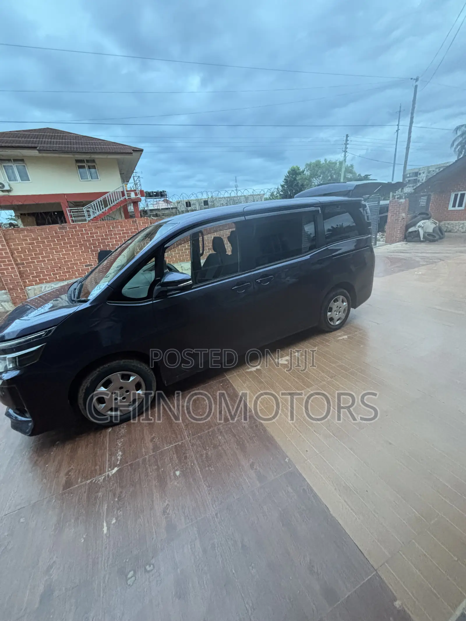 Toyota Voxy 2015 Silver