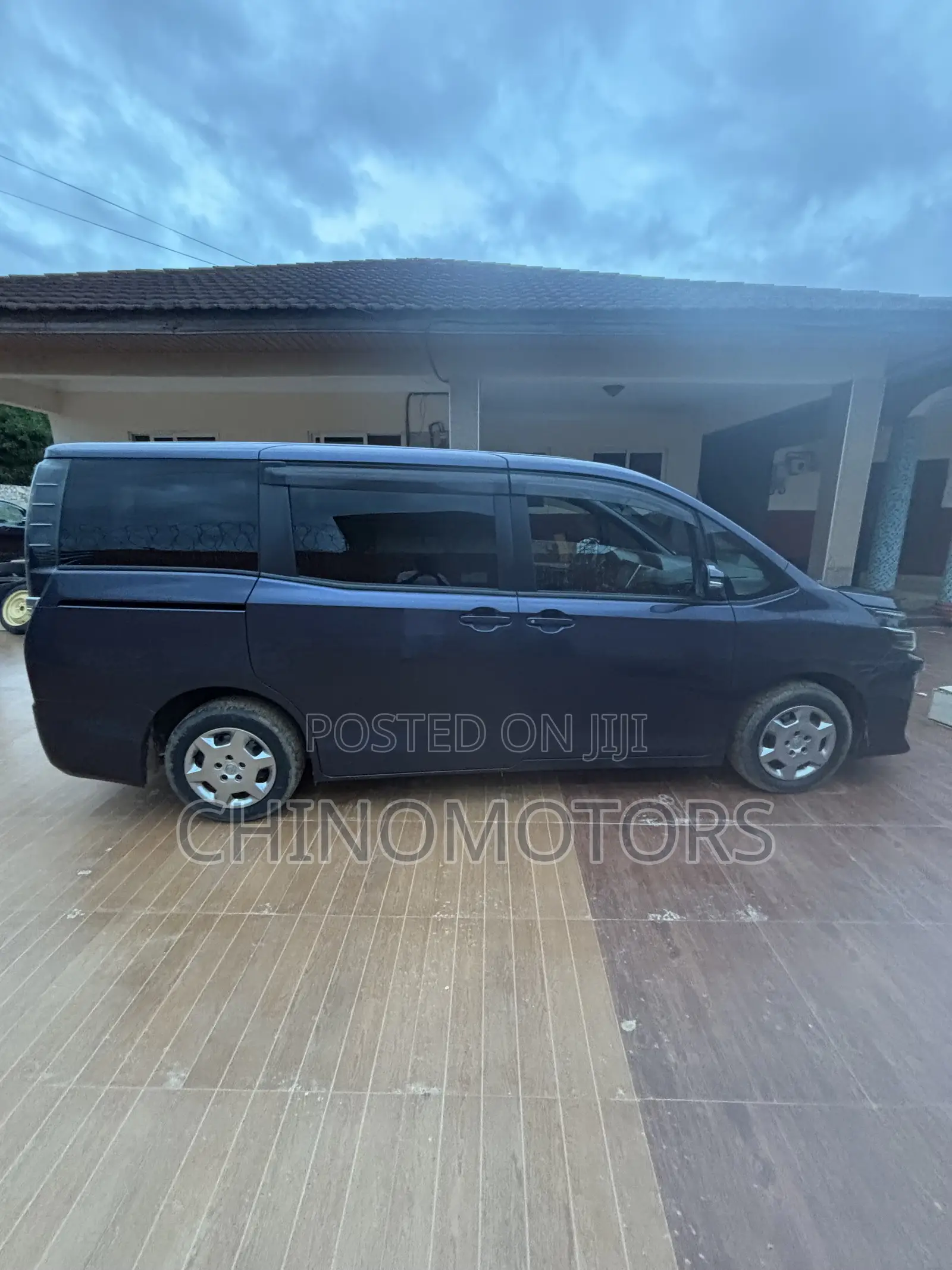 Toyota Voxy 2015 Silver