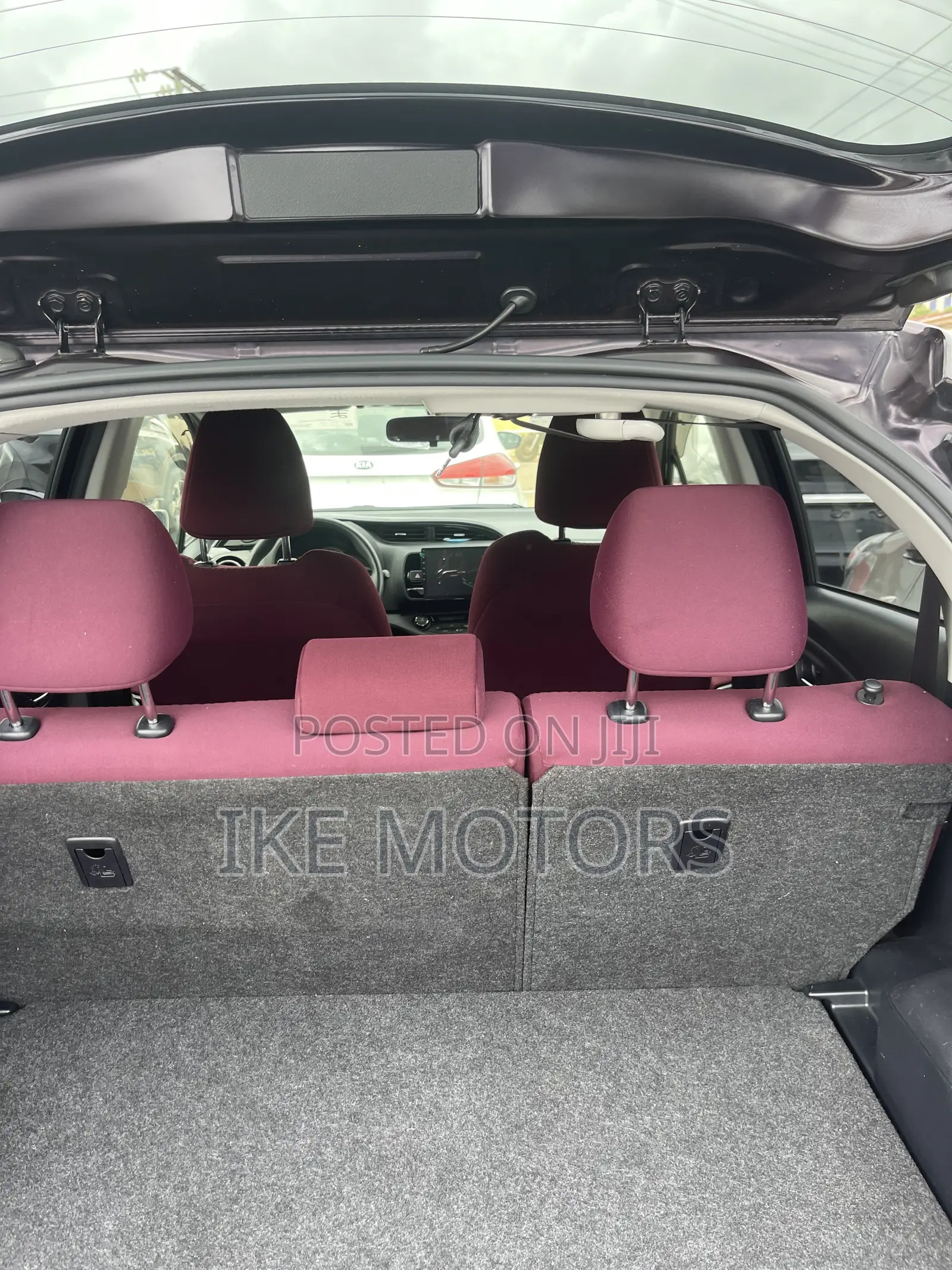 Toyota Vitz 1.3 AWD 3dr 2015 Purple