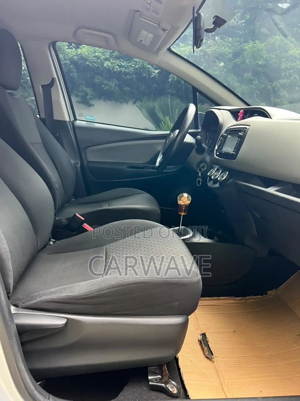 Toyota Yaris LE Hatchback 5dr 2015 Silver