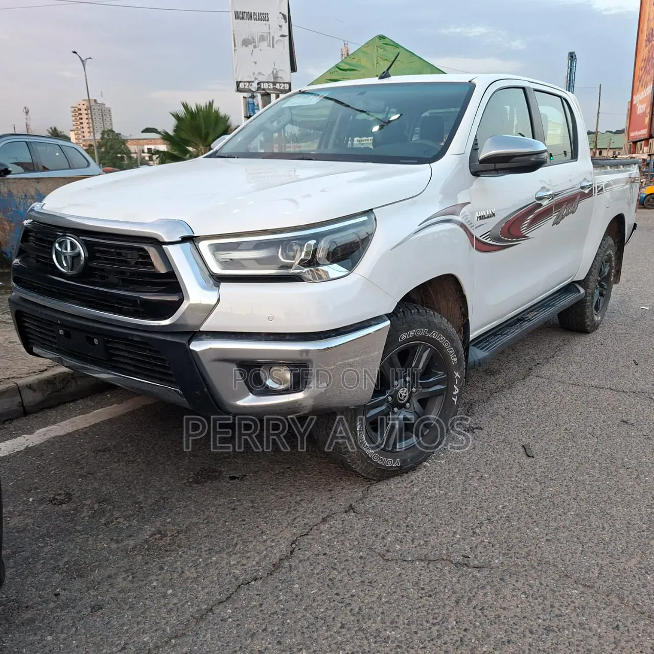 Toyota Hilux 2023 White