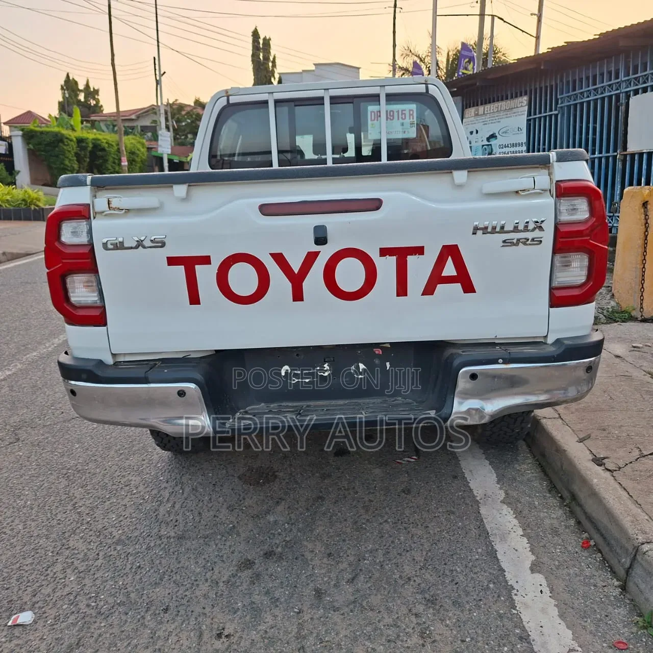 Toyota Hilux 2023 White
