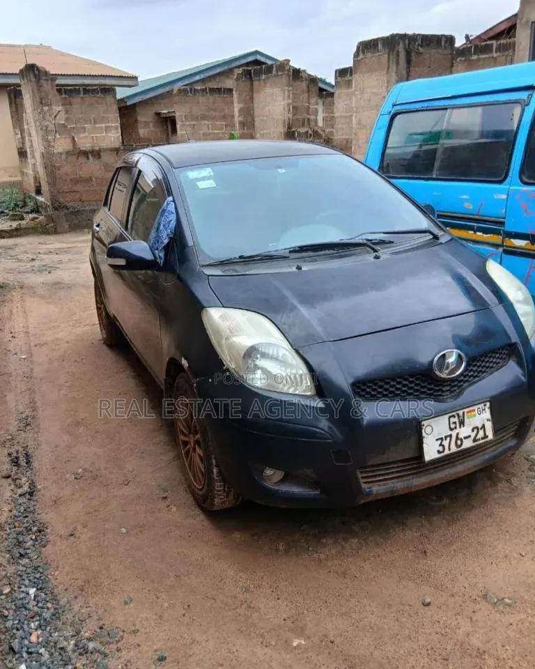 Toyota Vitz 2010 Black