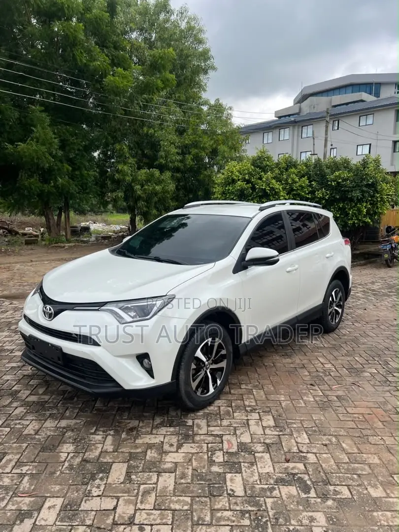 Toyota RAV4 2018 White