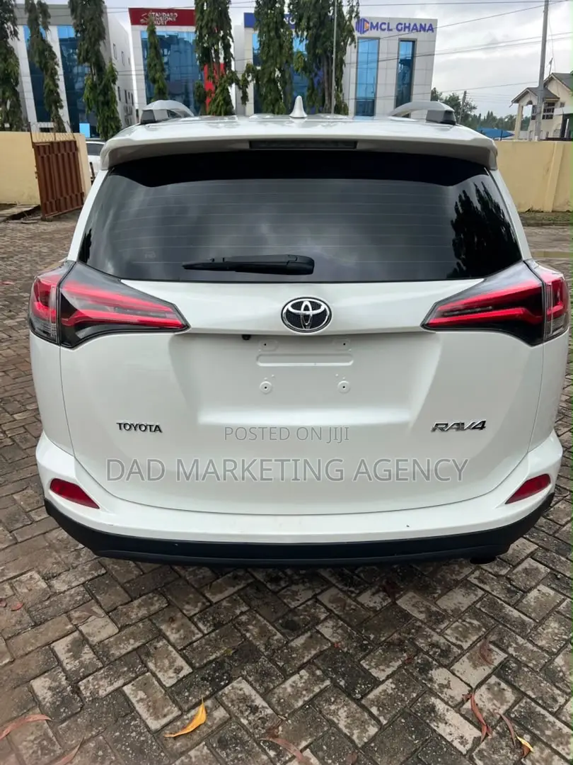 Toyota RAV4 2017 White