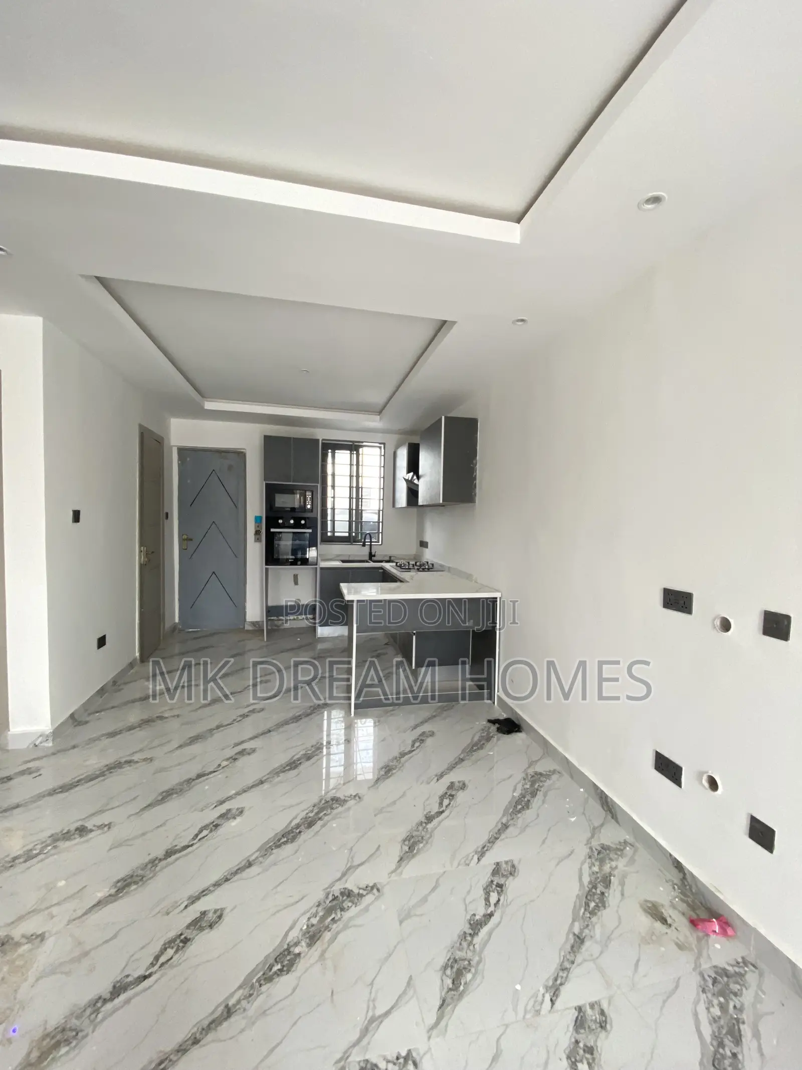 2bdrm House in School Junction for sale