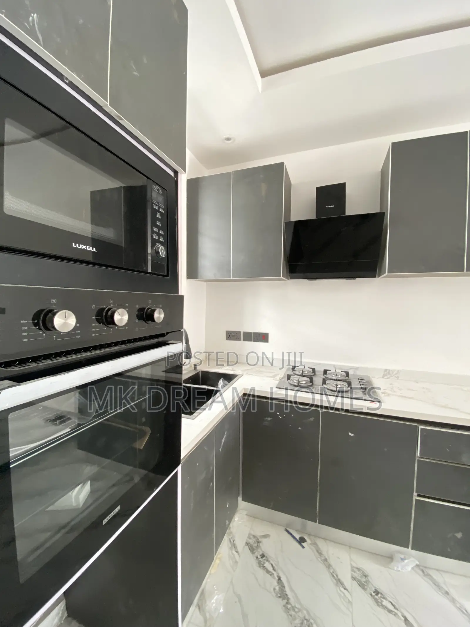 2bdrm House in School Junction for sale