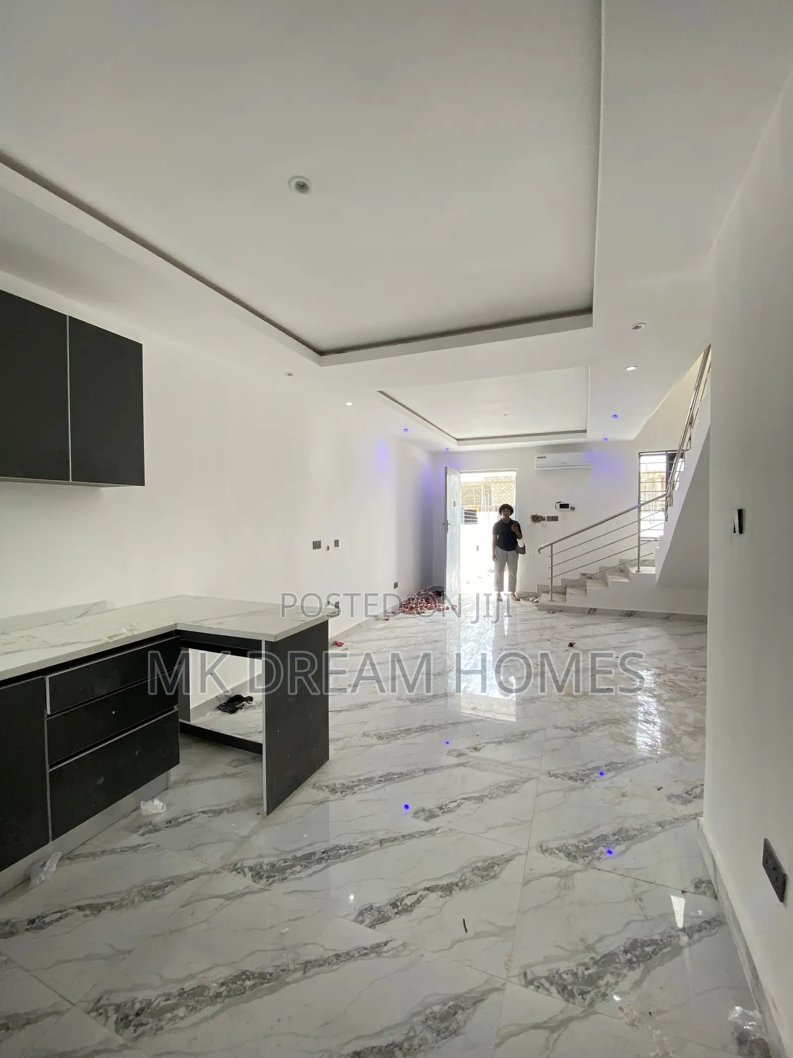 2bdrm House in School Junction for sale