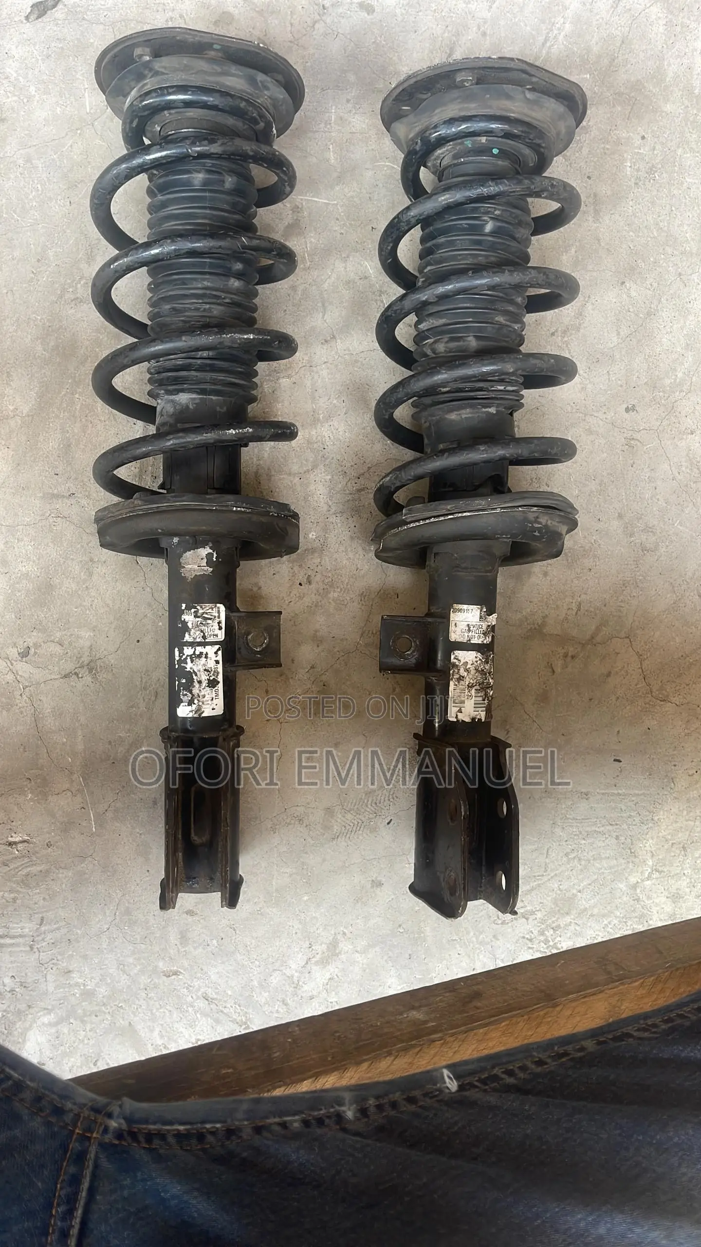 Equinox / GMC 2010 Front Shocks
