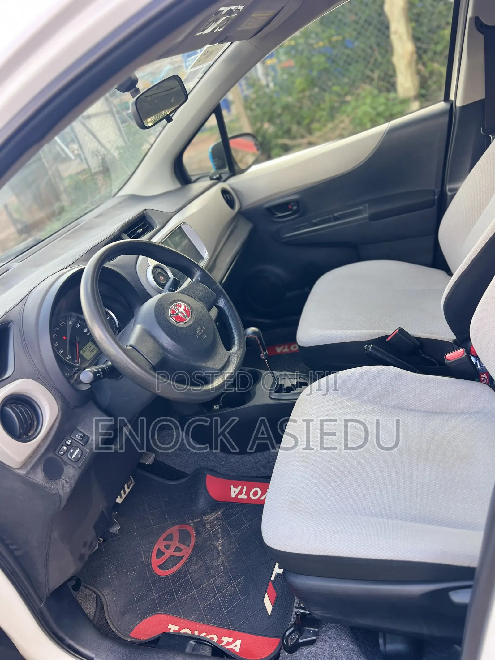 Toyota Vitz 1.0 FWD 5dr 2013 White