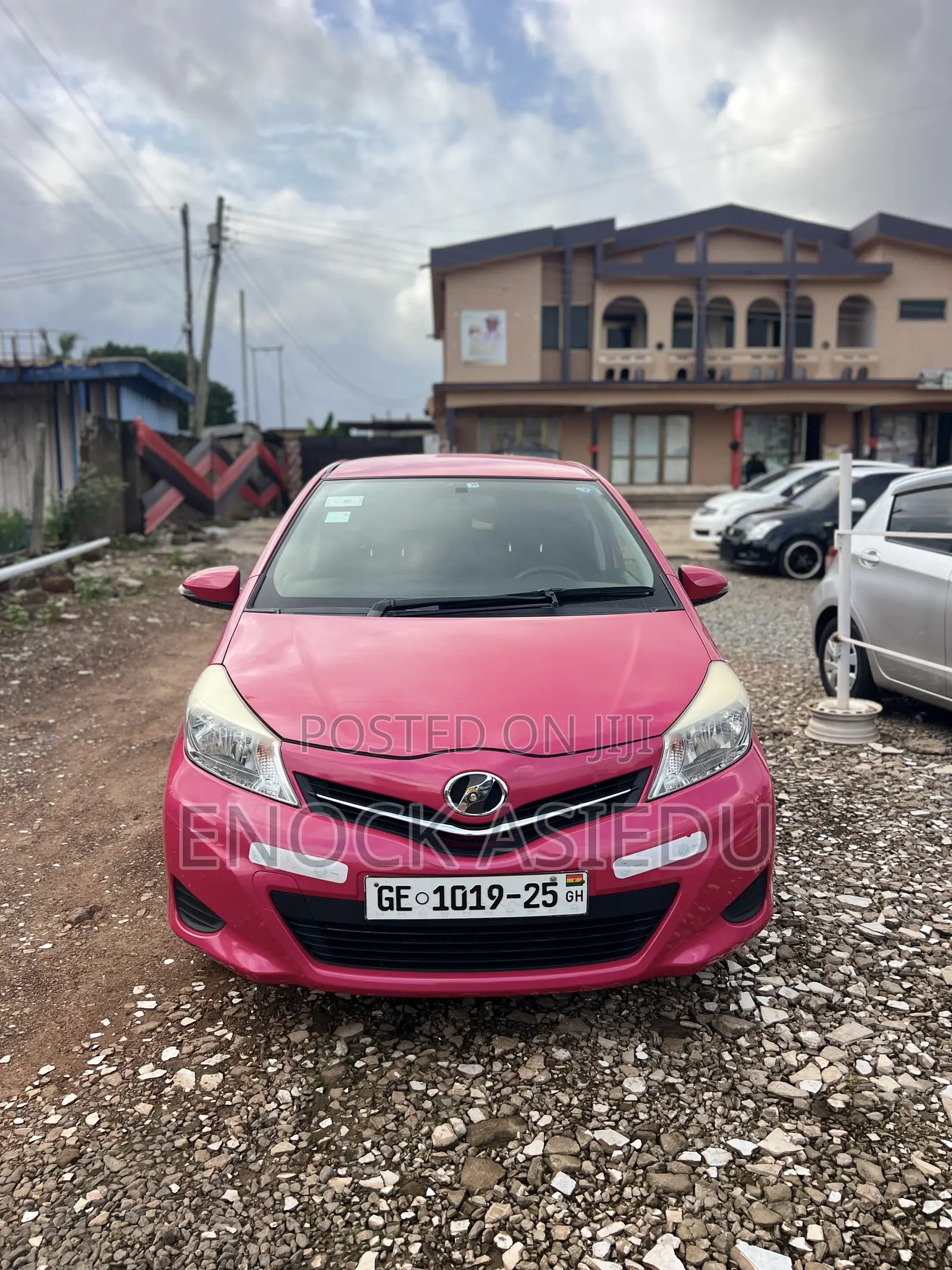 Toyota Vitz 1.0 FWD 5dr 2013 Pink