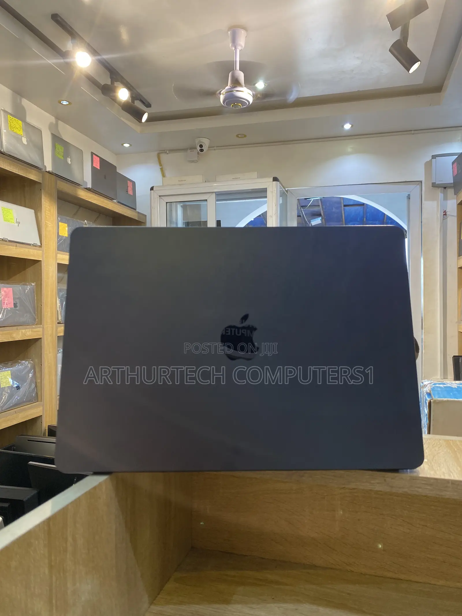 New Laptop Apple MacBook Air 2025 M4 16GB Apple M4 SSD 512GB