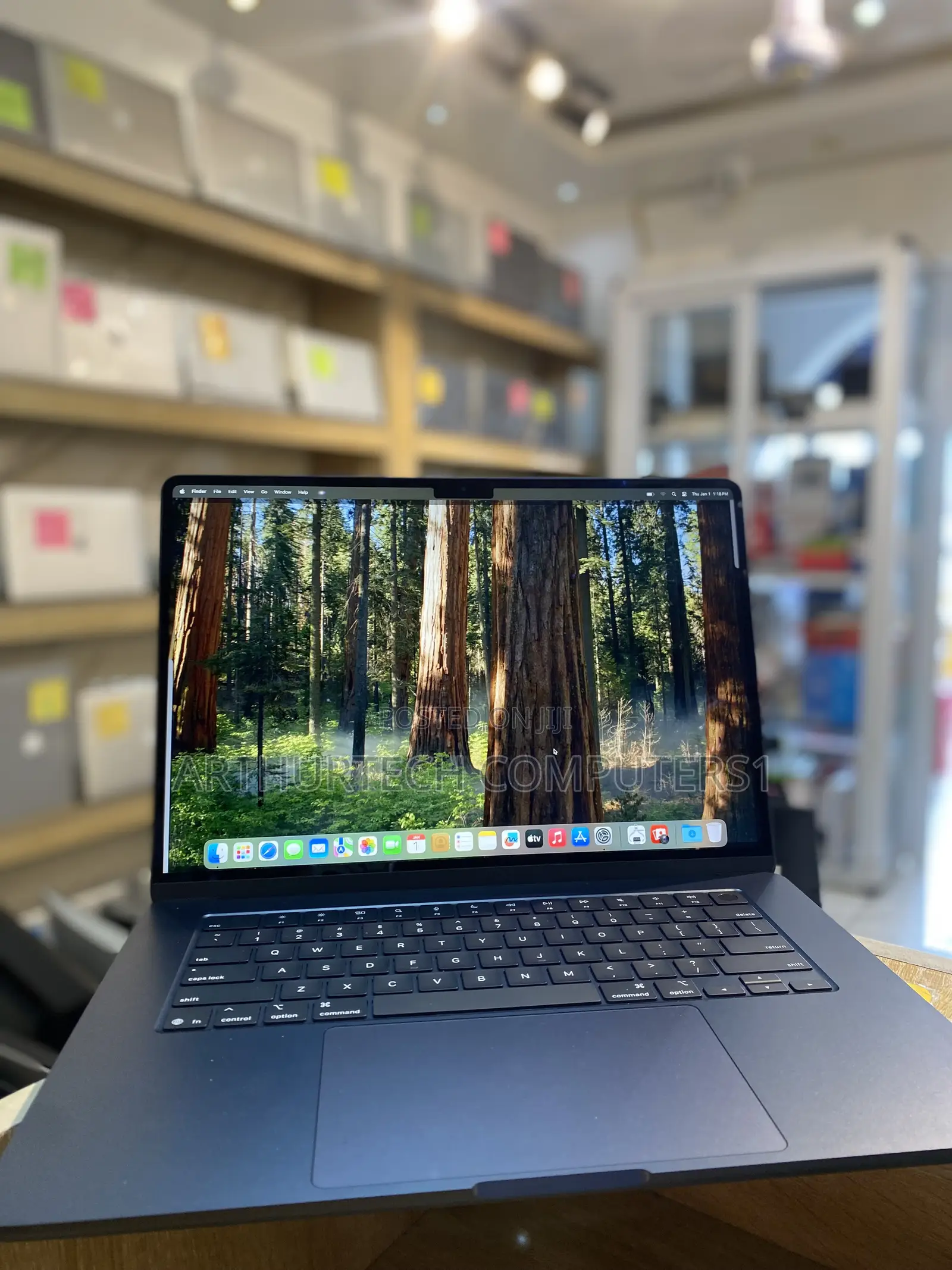 New Laptop Apple MacBook Air 2025 M4 16GB Apple M4 SSD 512GB