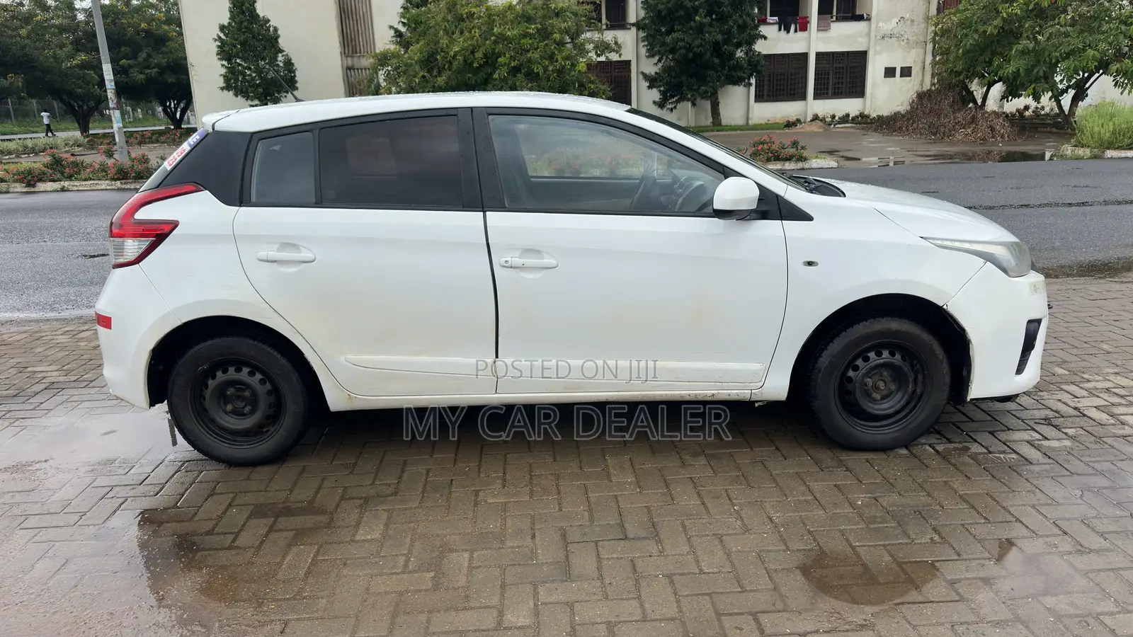 Toyota Yaris SE Hatchback 5dr 2015 White