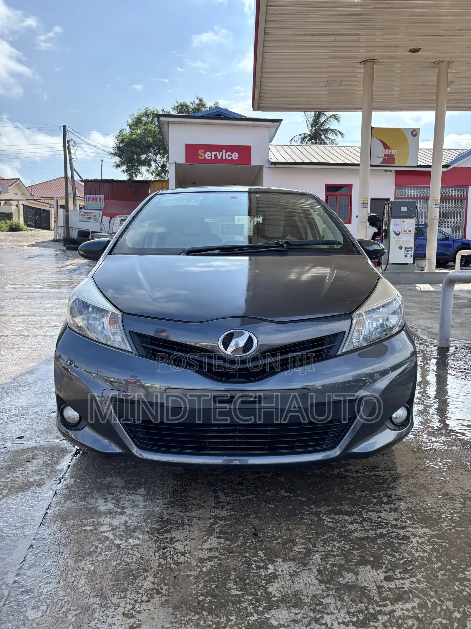 Toyota Vitz 1.5 FWD 3dr 2013 Gray
