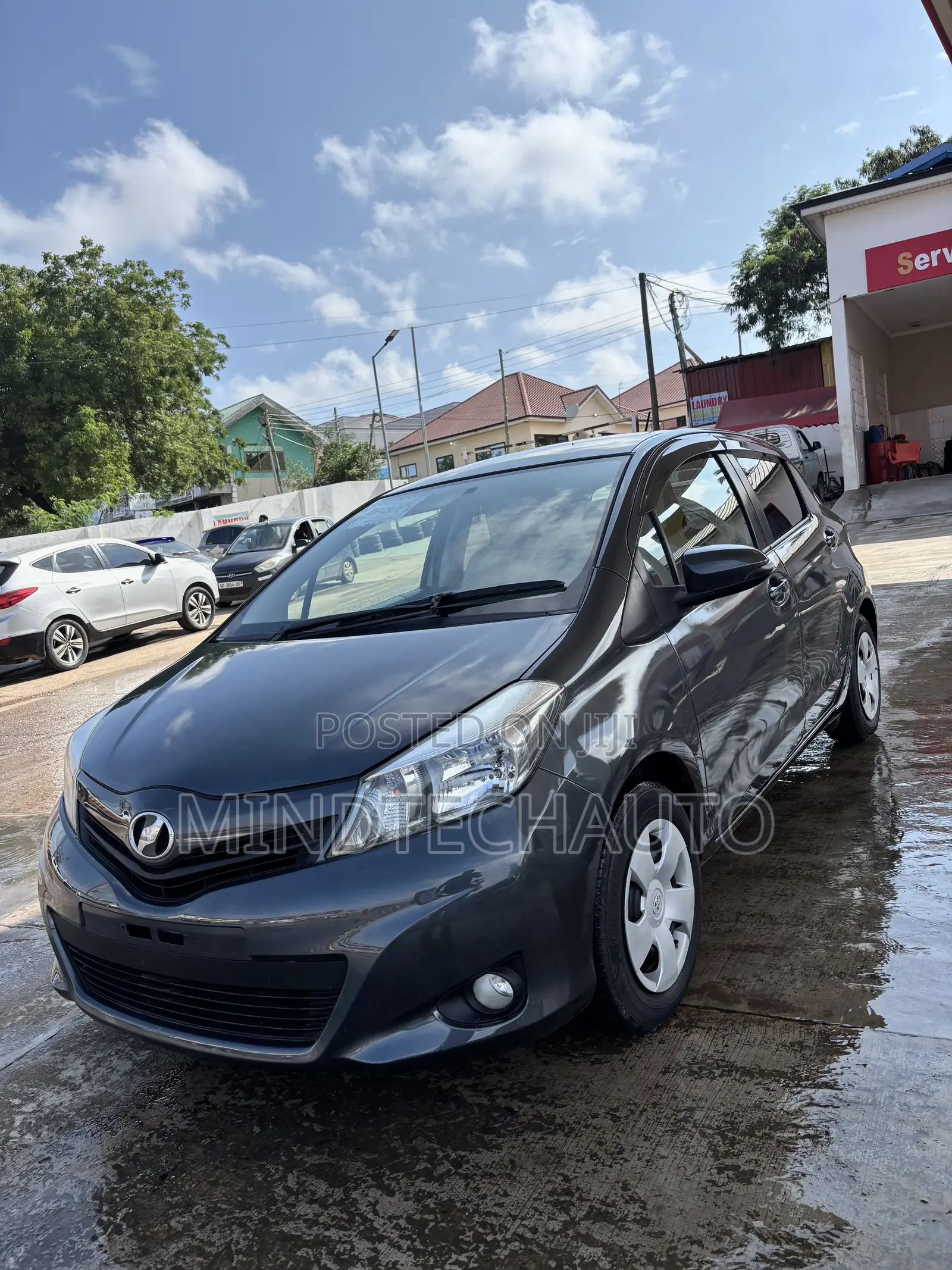 Toyota Vitz 1.5 FWD 3dr 2013 Gray
