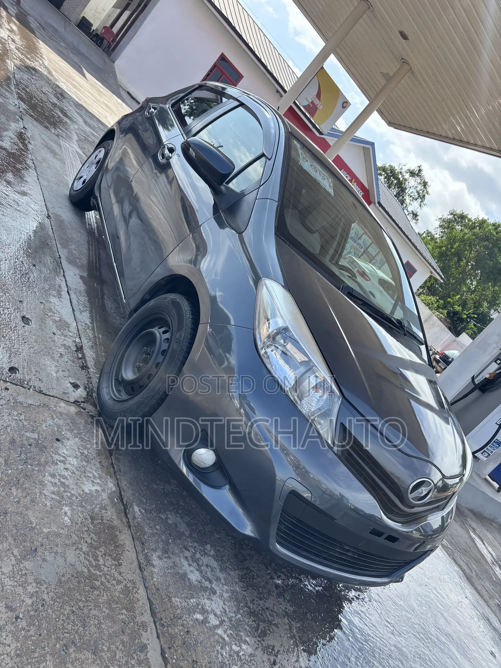 Toyota Vitz 1.5 FWD 3dr 2013 Gray