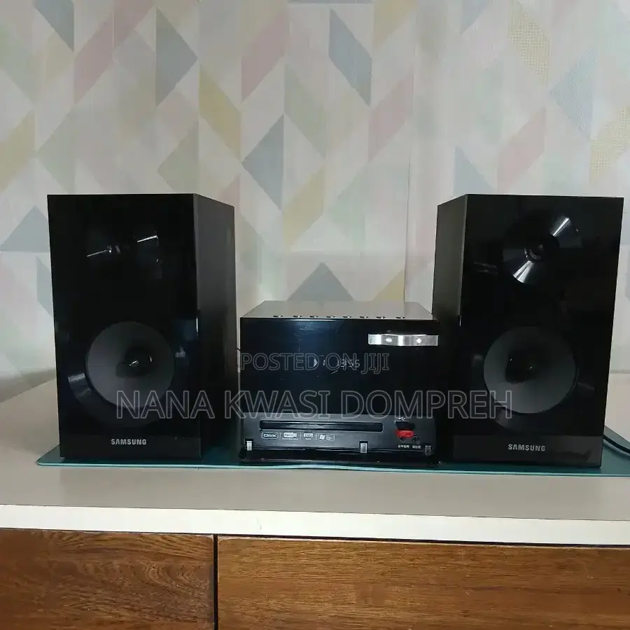 Uk Use Very Neat Samsung Mm-E330d Audio System