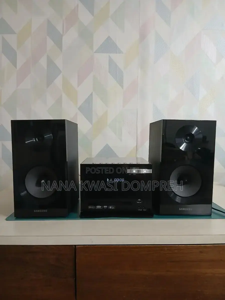 Uk Use Very Neat Samsung Mm-E330d Audio System