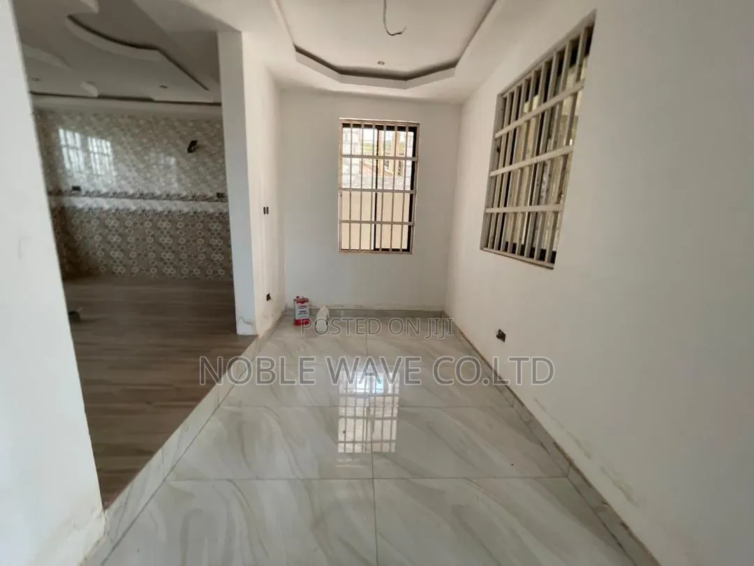 4bdrm House in Brofoyedu, Kumasi Metropolitan for sale