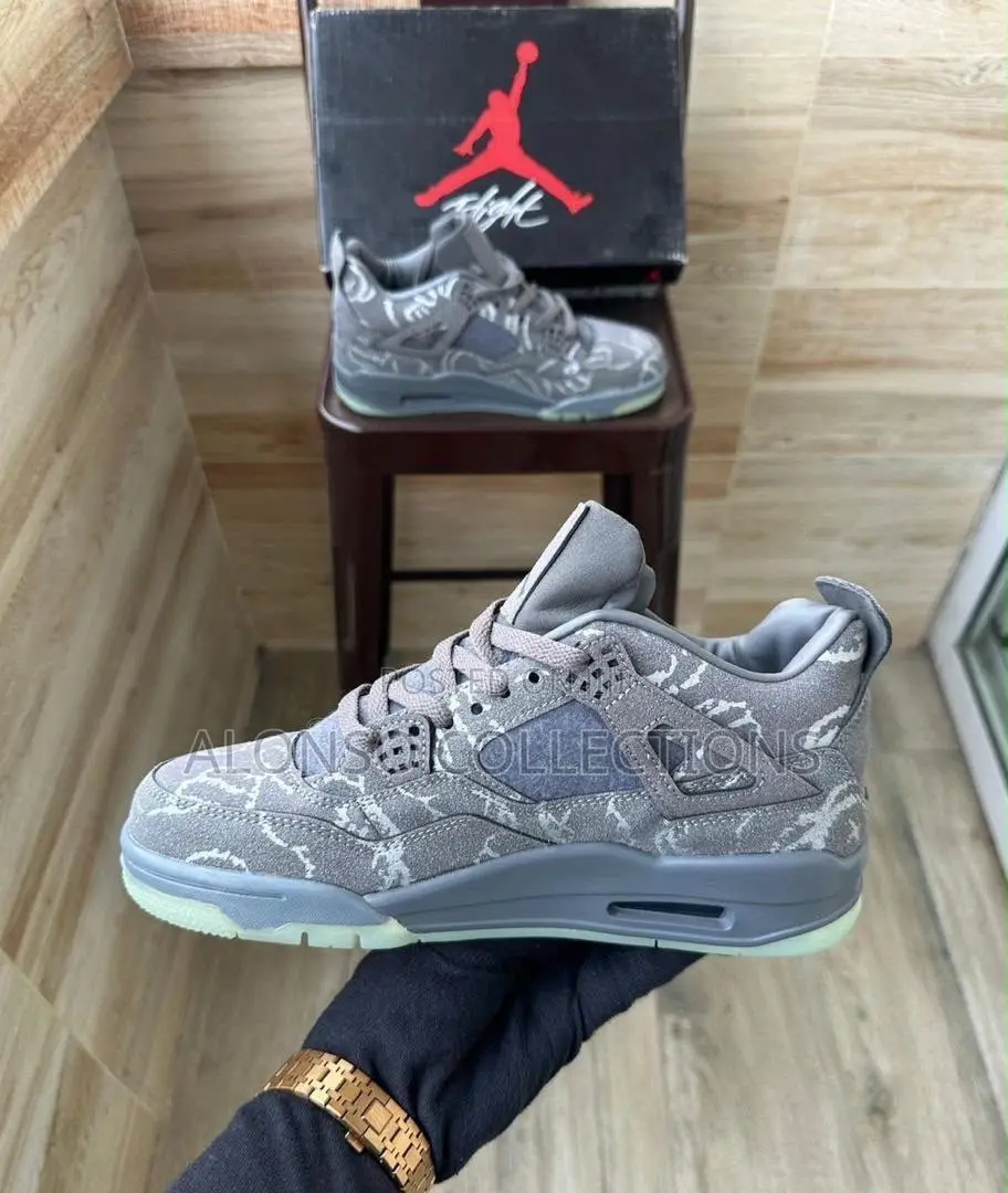 Jordan 4 Kaws