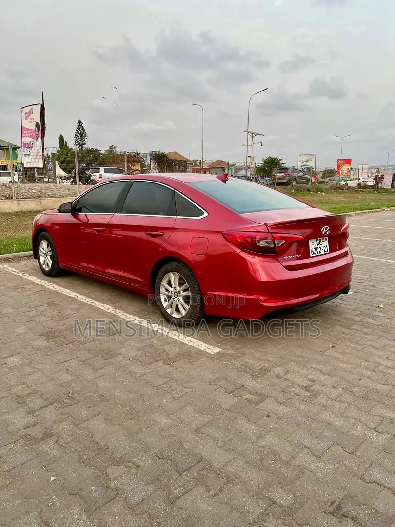 Hyundai Sonata Base Sedan FWD (2.4L 4cyl 6A) 2017 Red