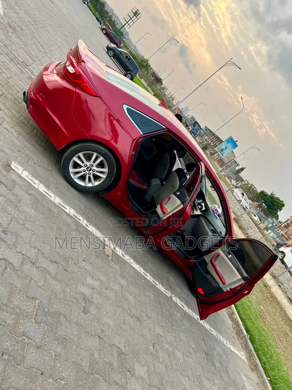 Hyundai Sonata Base Sedan FWD (2.4L 4cyl 6A) 2017 Red
