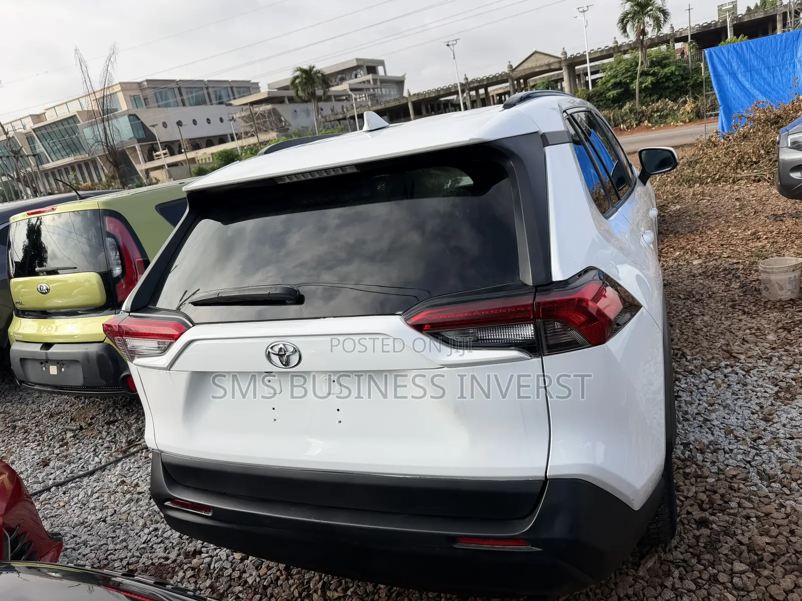 Toyota RAV4 LE 2021 White