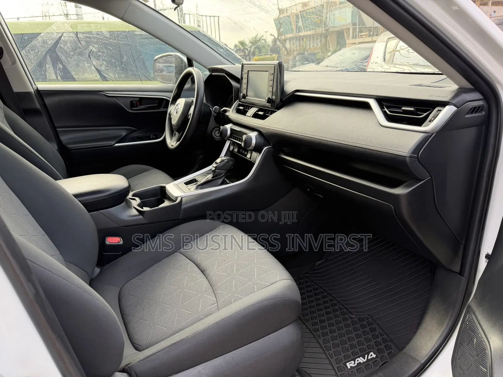 Toyota RAV4 LE 2021 White