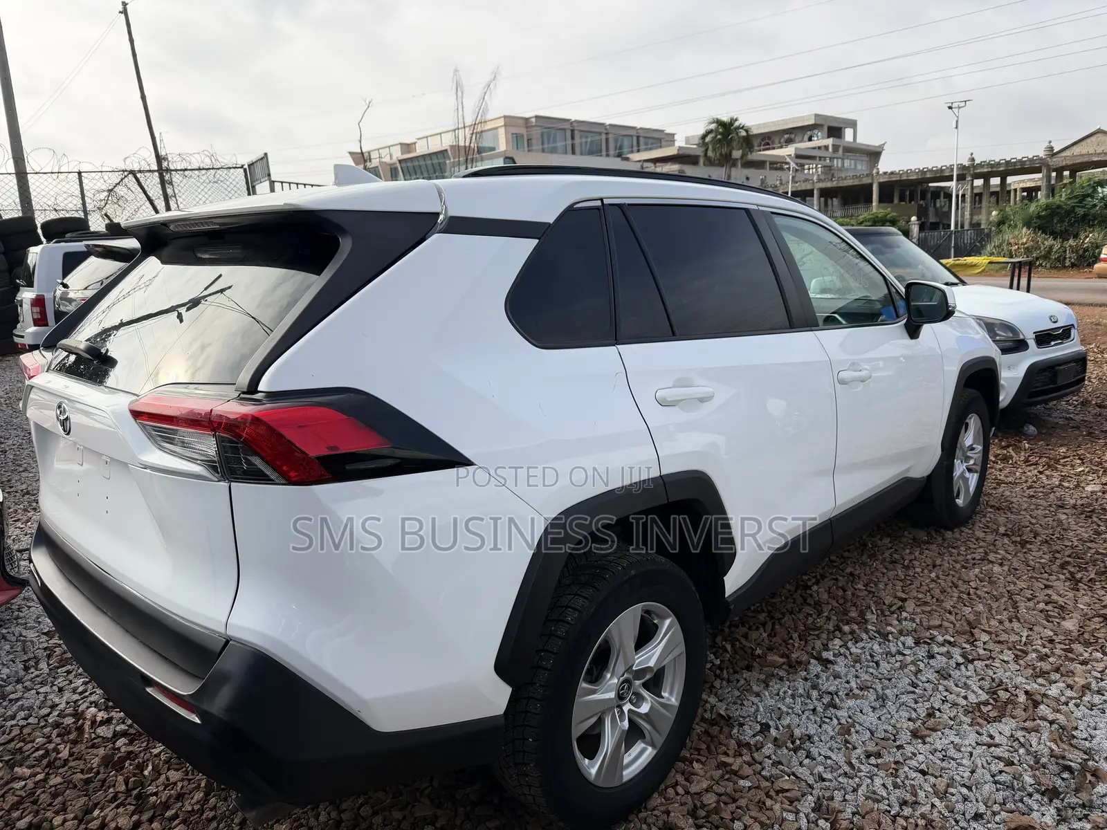 Toyota RAV4 LE 2021 White