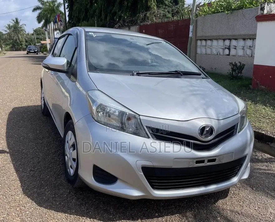 Toyota Vitz 1.3 AWD 3dr 2013 Silver