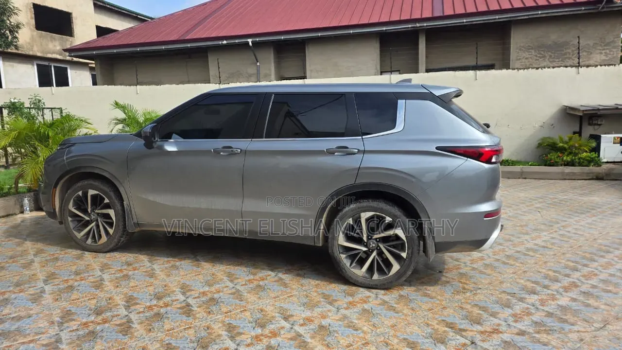 Mitsubishi Outlander SE 2022 Gray