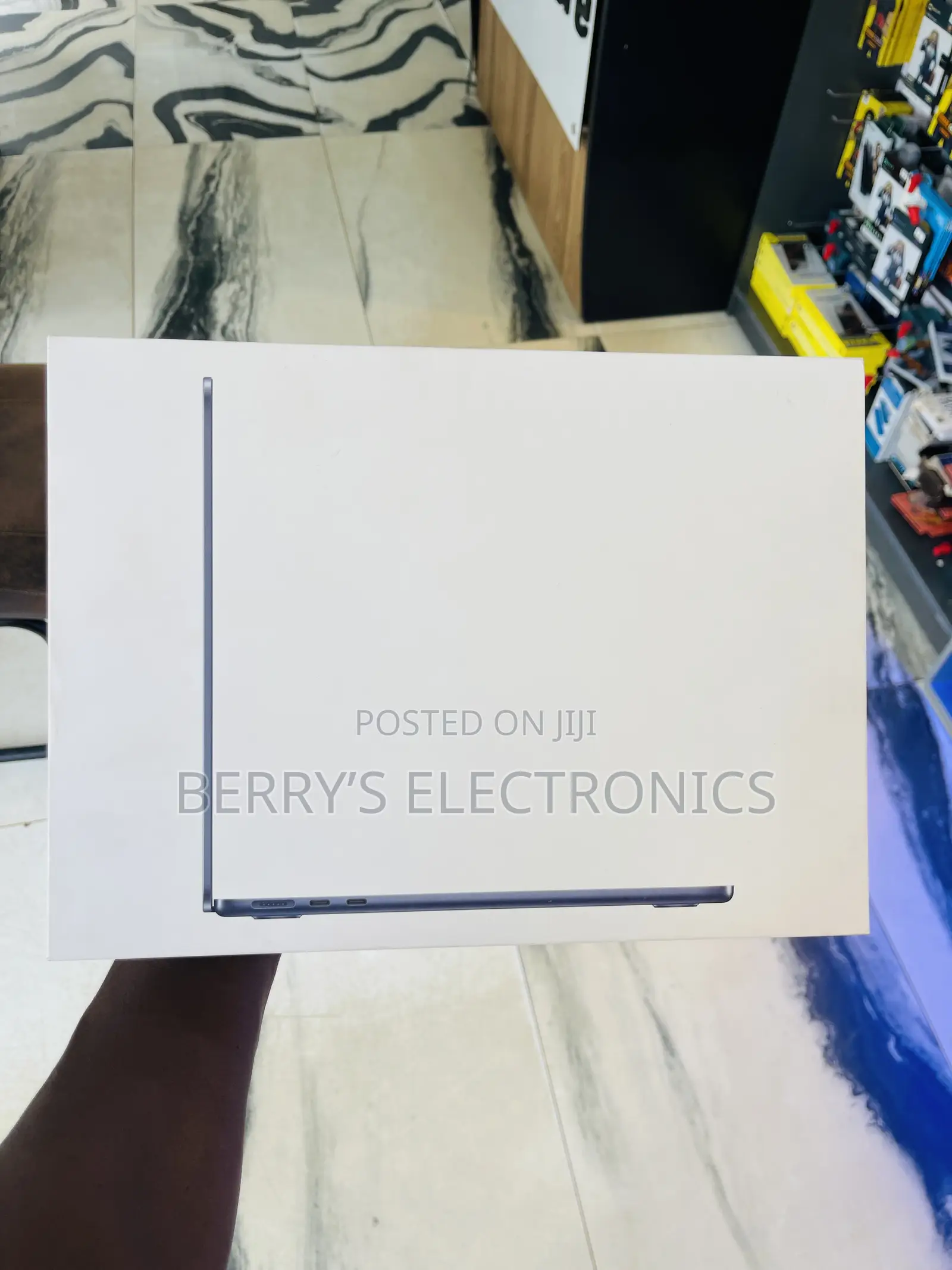 New Laptop Apple MacBook Air 2026 M5 16GB Apple M4 SSD 256GB