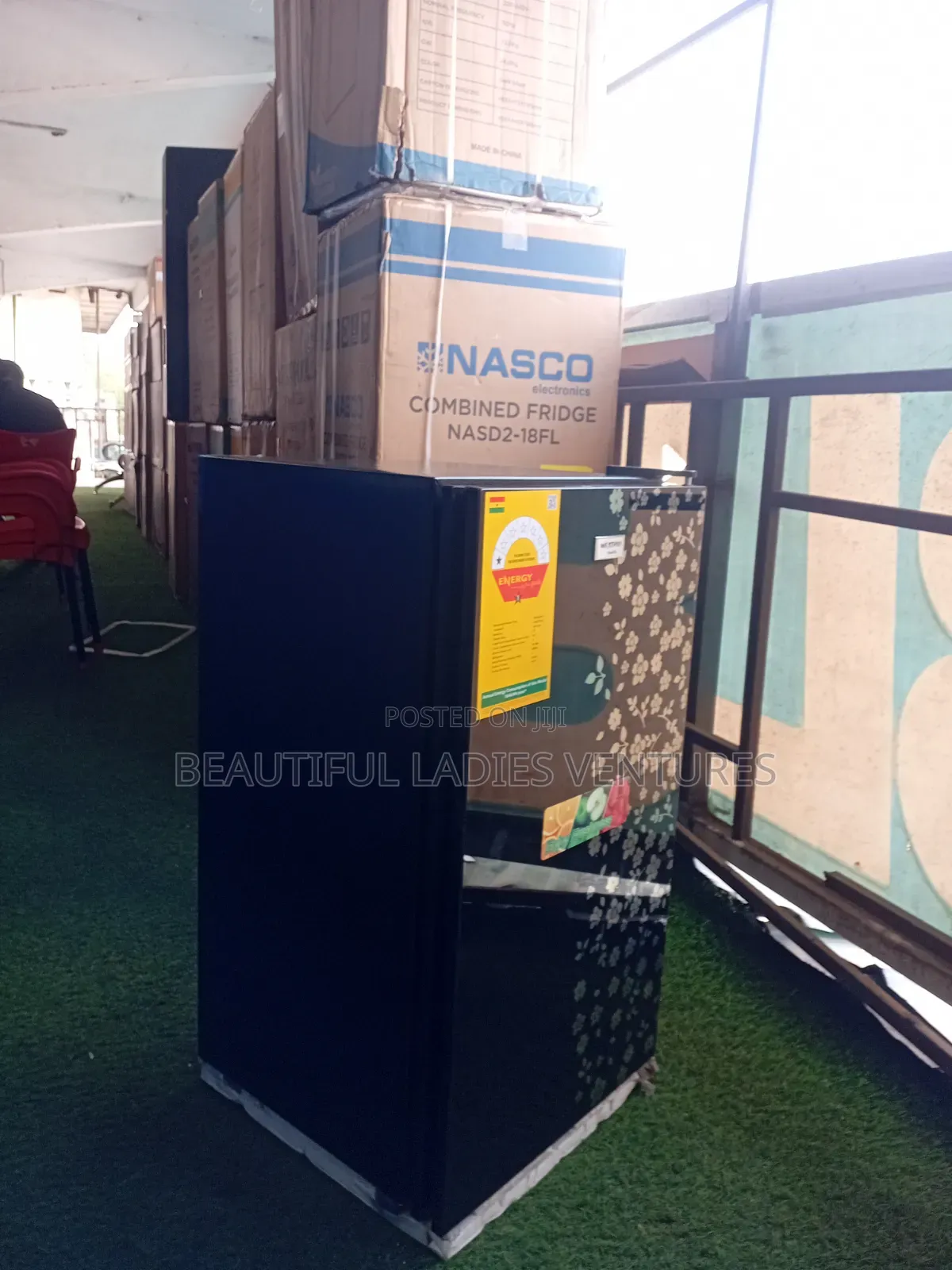 Westpool Compact Refrigerator – Stylish Cooling for Everyday Living