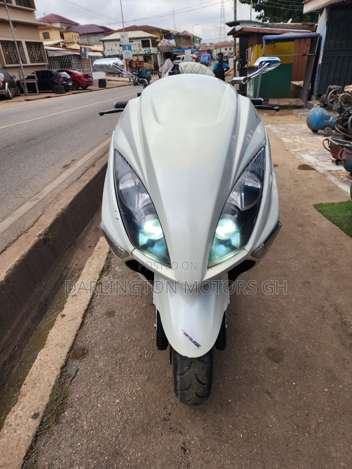 Yamaha Majesty 2010 White