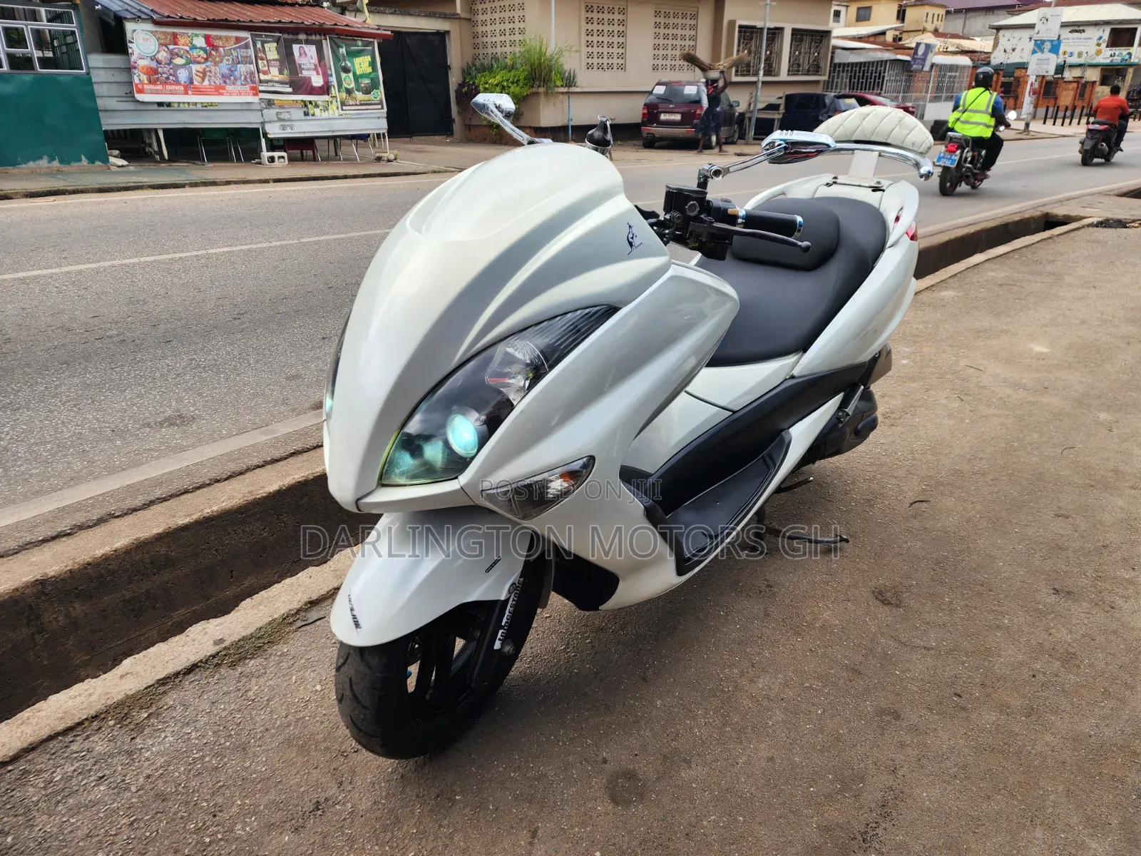 Yamaha Majesty 2010 White