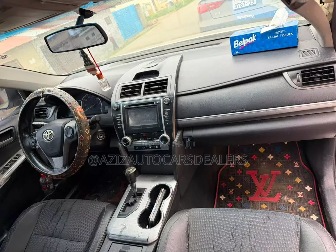 Toyota Camry SE 4dr Sedan (2.5L 4cyl 6A) 2014 Silver