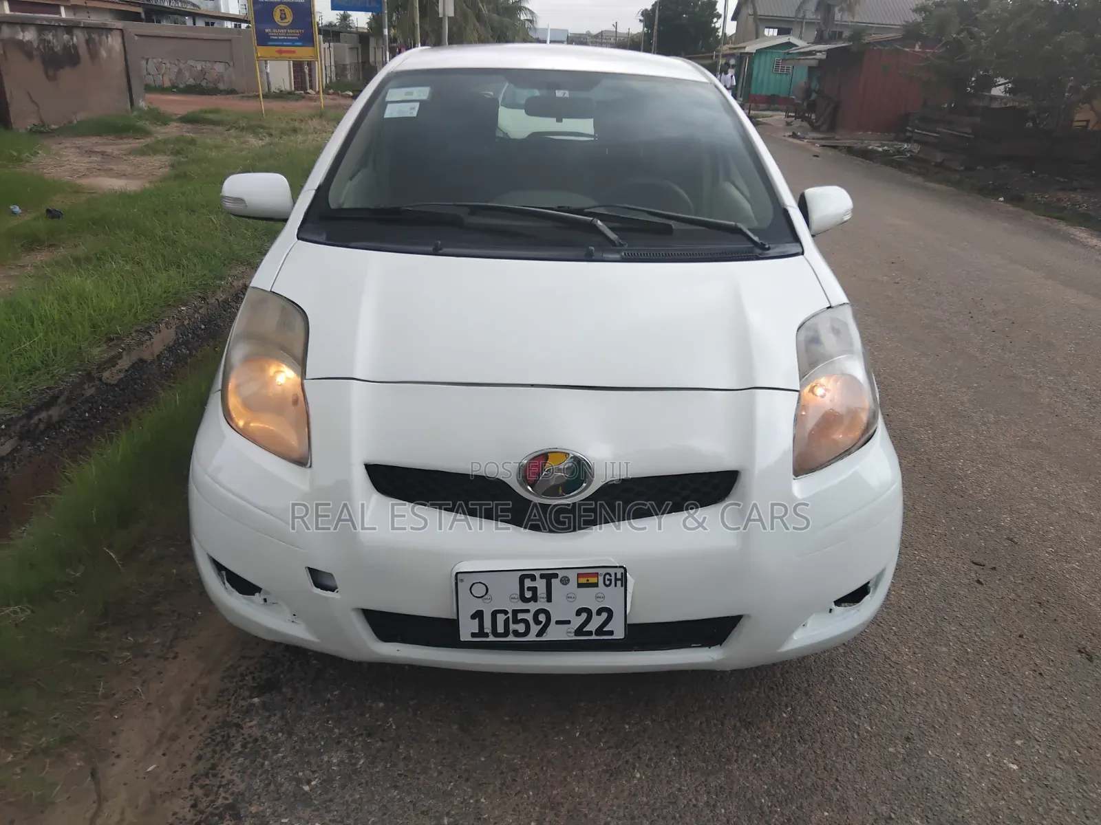 Toyota Vitz 2010 White