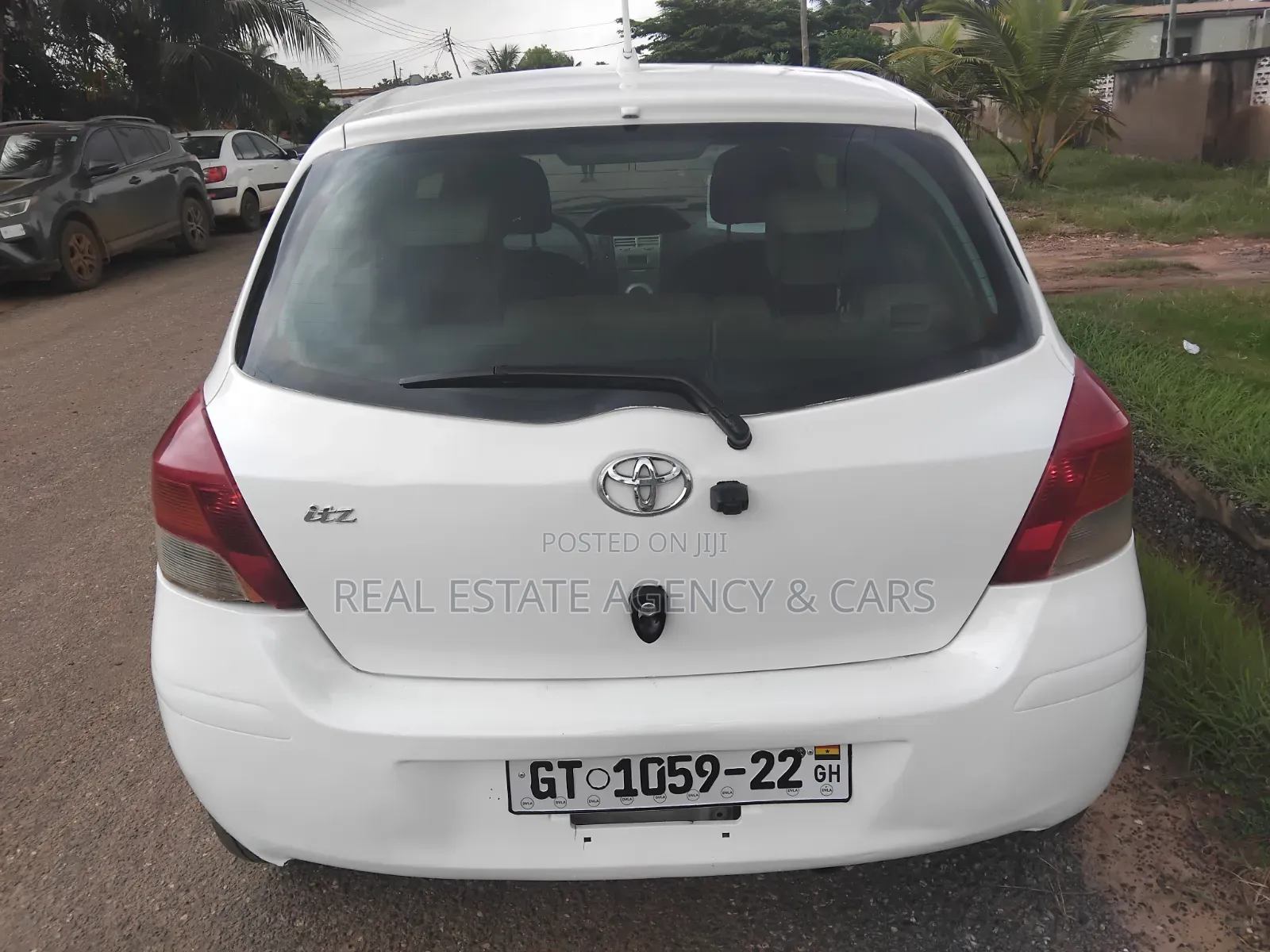 Toyota Vitz 2010 White