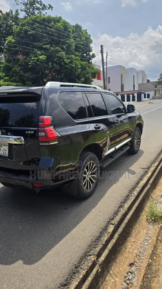 Toyota Land Cruiser Prado 2017 Black