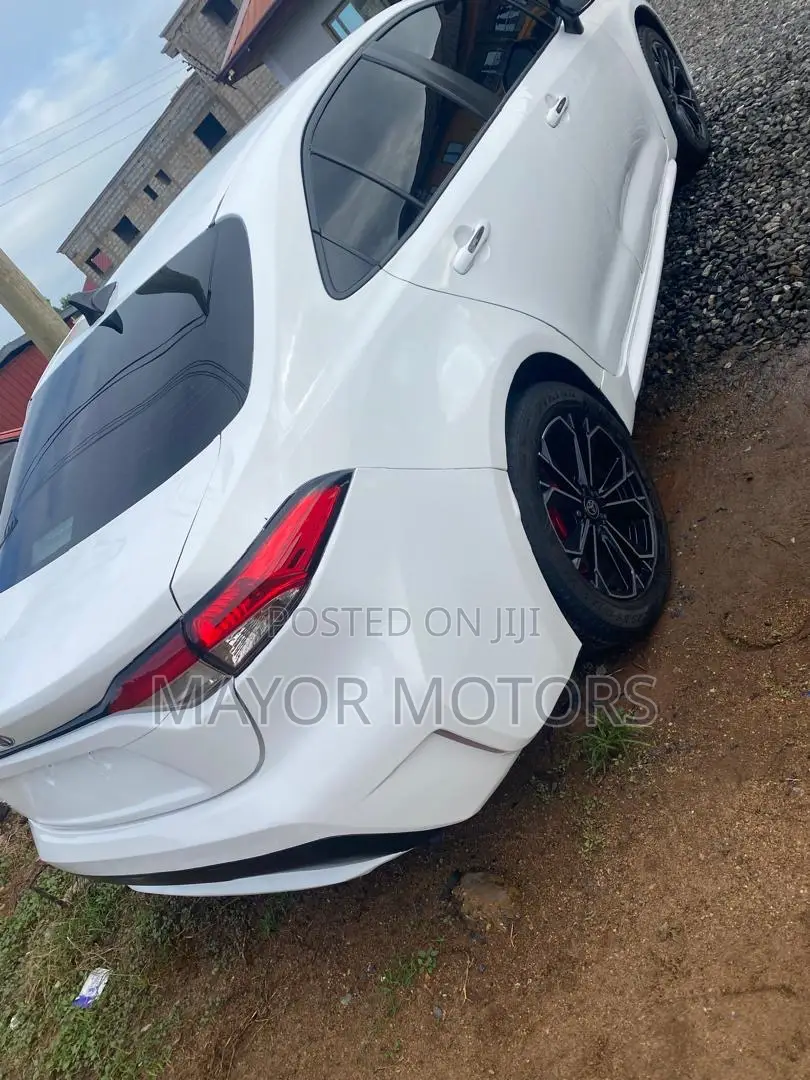 Toyota Corolla LE 2022 White