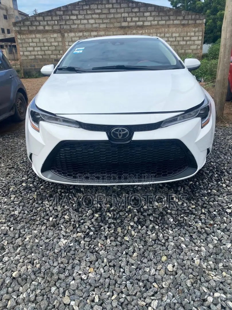 Toyota Corolla LE 2022 White