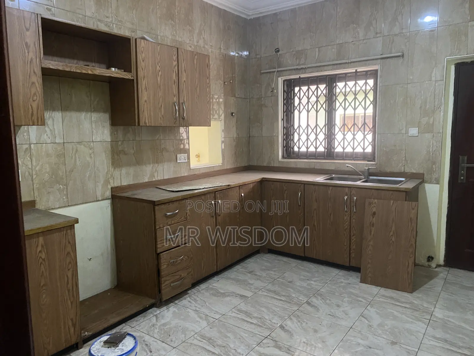 3bdrm Bungalow in Lakeside Estate for rent