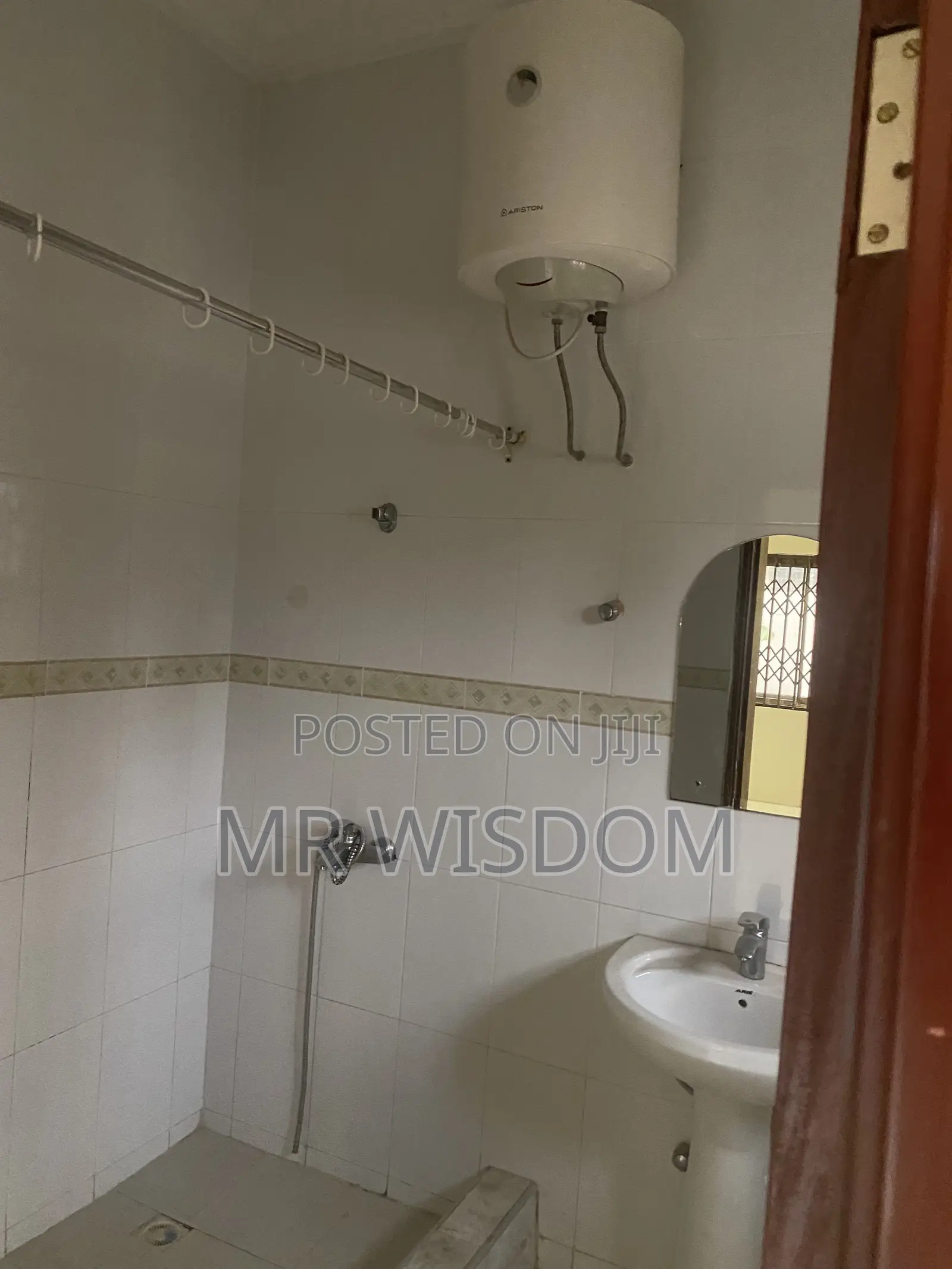 3bdrm Bungalow in Lakeside Estate for rent
